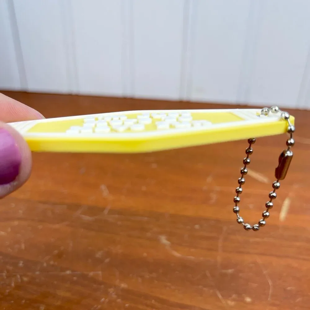Retro Motel Keychain, I’m Just Here to Have Fun, Ballchain Keychain - Picture 5 of 6